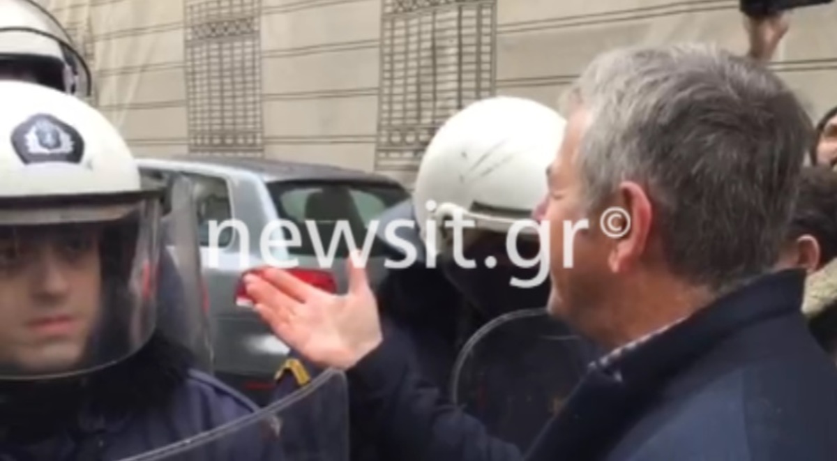 Εργαζόμενοι νοσοκομείων με ΜΑΤ