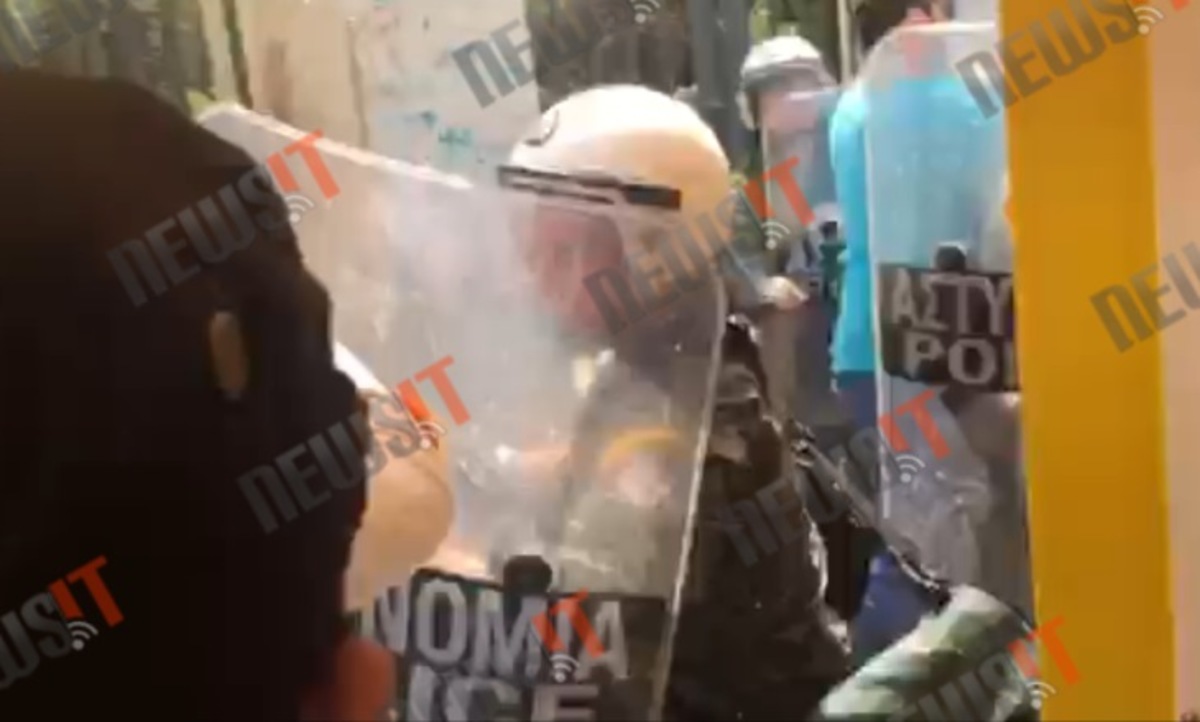Επεισόδια λιμενεργατών με ΜΑΤ