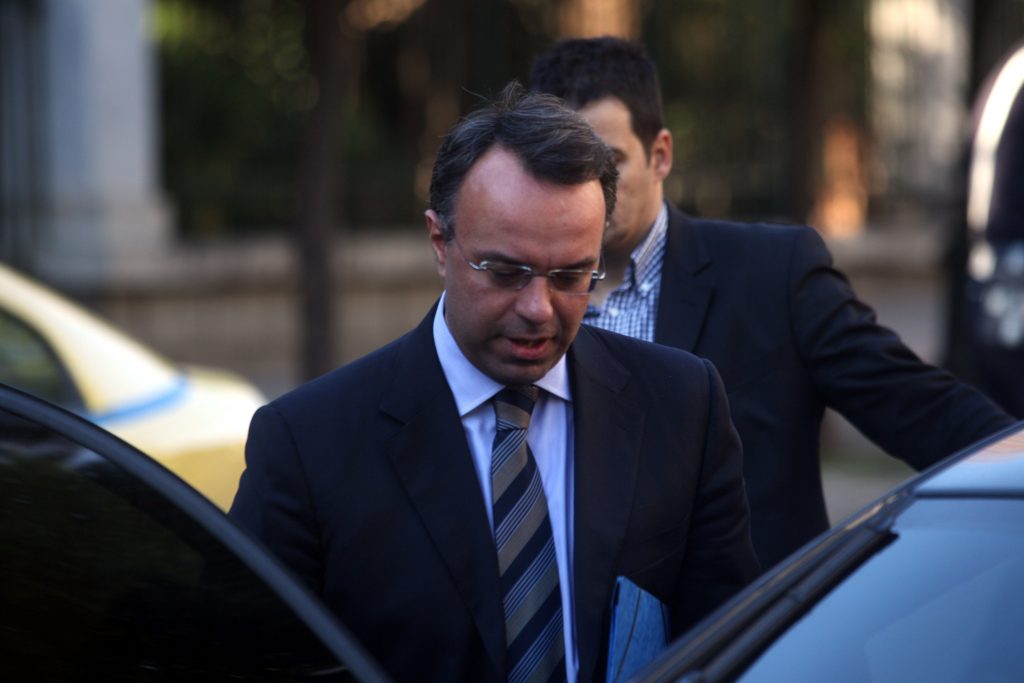 “Και ευχαριστημένοι να είσαστε” η άποψη του υπουργείου Οικονομικών για τις περικοπές αποστράτων