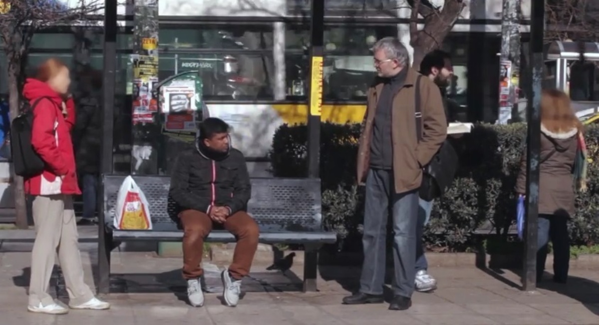 Βίντεο: Έτσι αντιδρούν οι Αθηναίοι σε μια ρατσιστική επίθεση