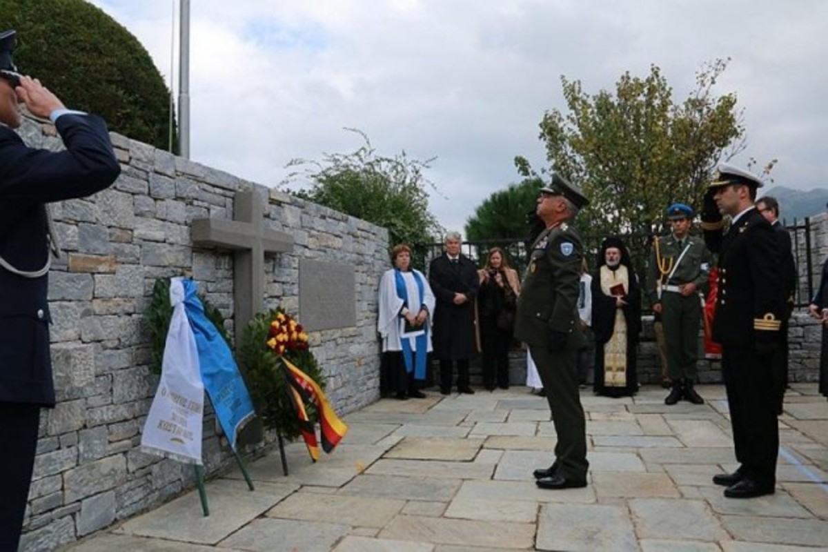 Σάλος με την κατάθεση στεφάνου από τον Α/ΓΕΕΘΑ στο γερμανικό νεκροταφείο!