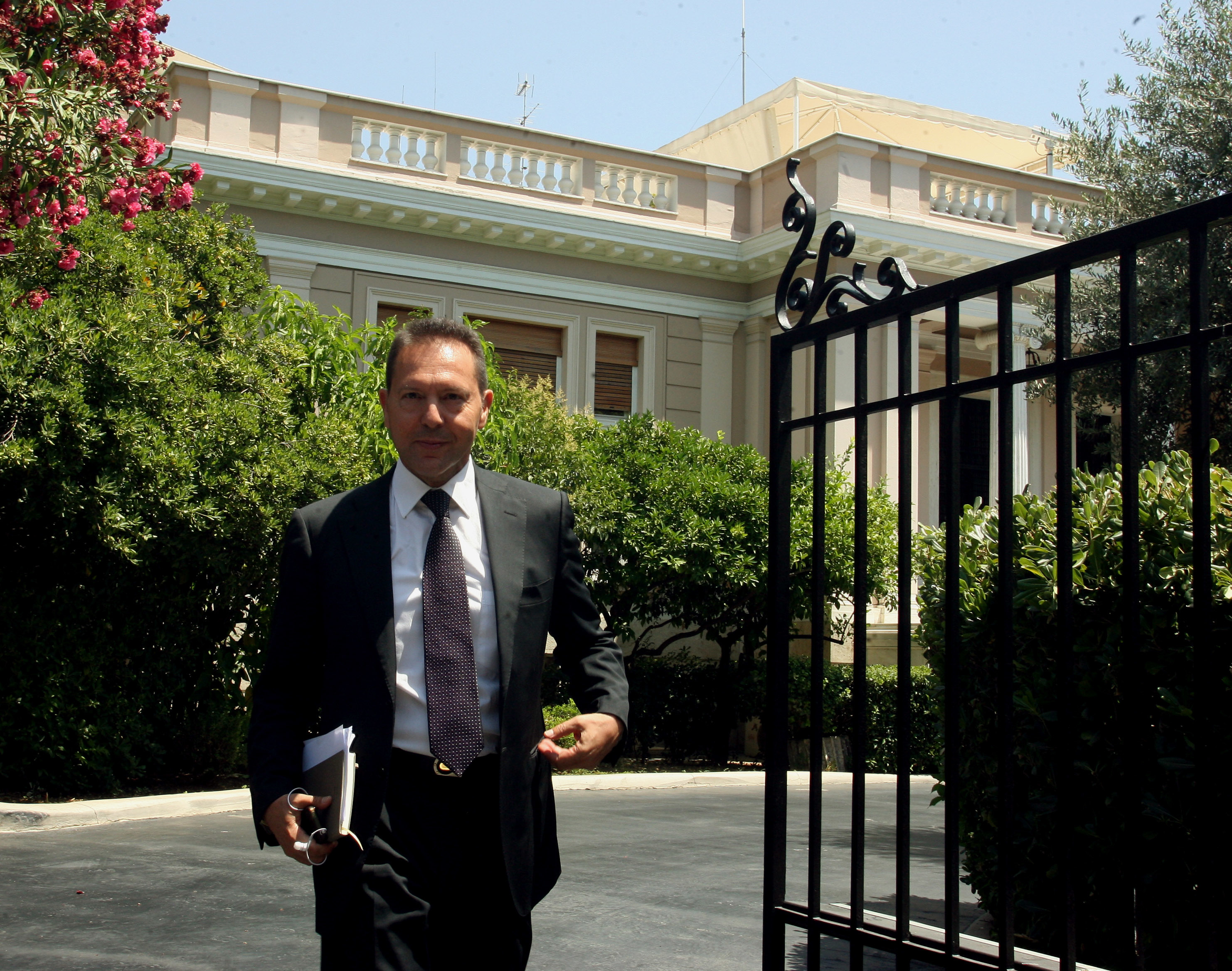 FT: Έτοιμο το περίγραμμα των μέτρων – “Καλοπιάνουν” τον ειλικρινή» Στουρνάρα!