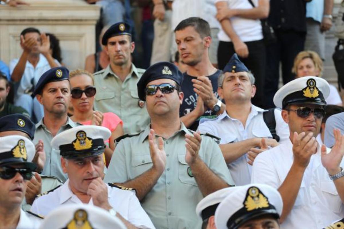 Στους απεργούς φοράνε χακί και στους ένστολους …βγάζουν τη στολή! Άρθρο του Τ.Μαυρόπουλου