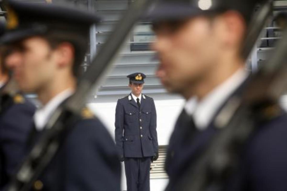 Ποιοι θα είναι οι μισθοί των στρατιωτικών μετά από τις περικοπές.Φιλοδώρημα!