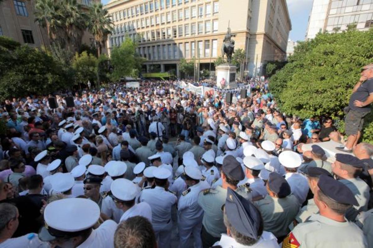 Οι στρατιωτικοί βγαίνουν πάλι στο δρόμο – 1η Νοεμβρίου στο κέντρο της Αθήνας