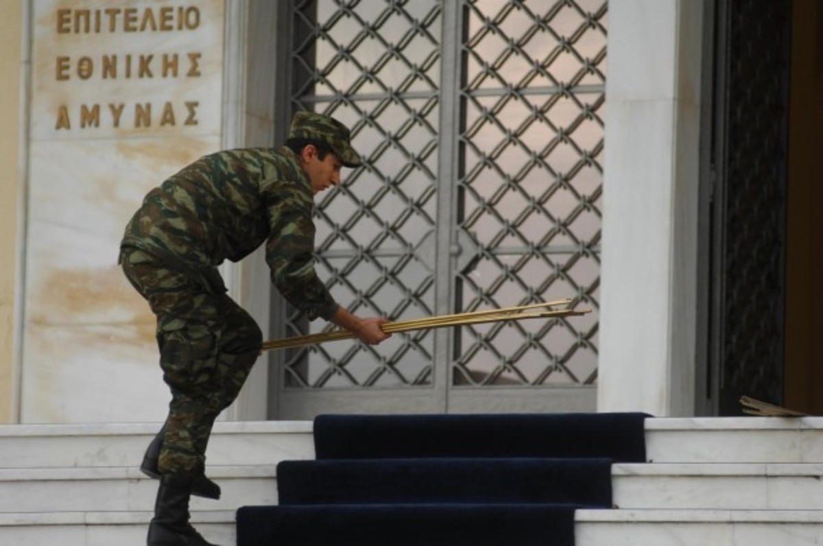 ΘΗΤΕΙΑ: Προαιρετική θητεία στα 18 προτείνει η ΝΔ