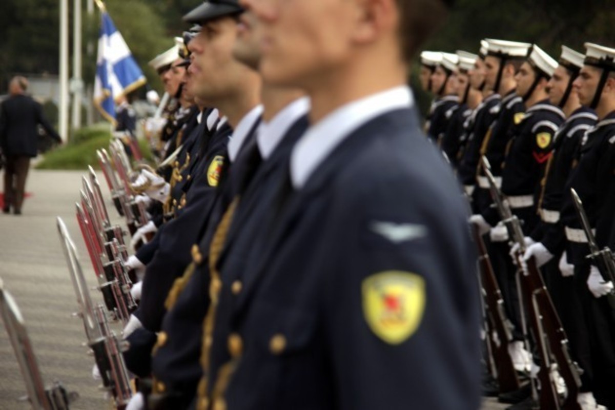 Αφορά το ασφαλιστικό τους στρατιωτικούς;