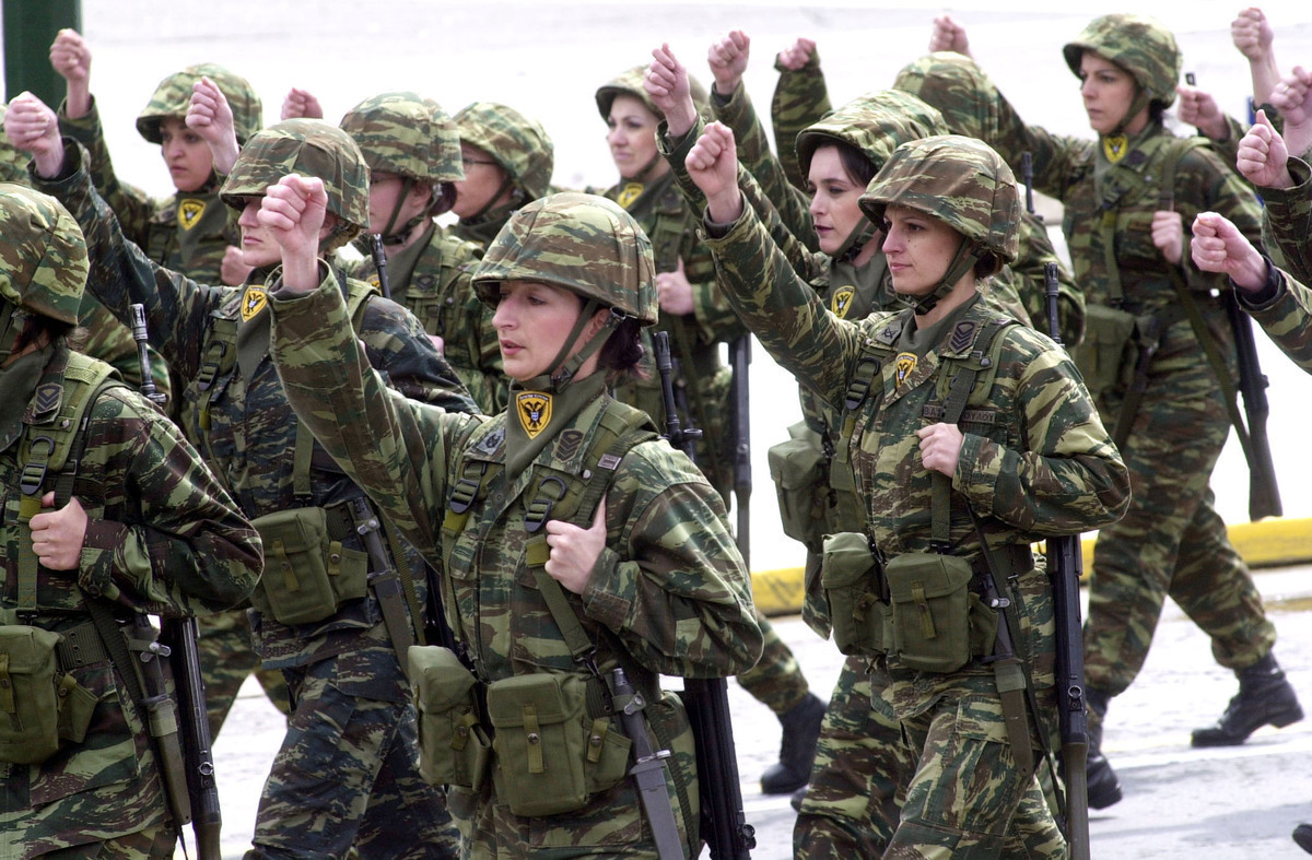 Τι αλλάζει για τις γυναίκες στον στρατό