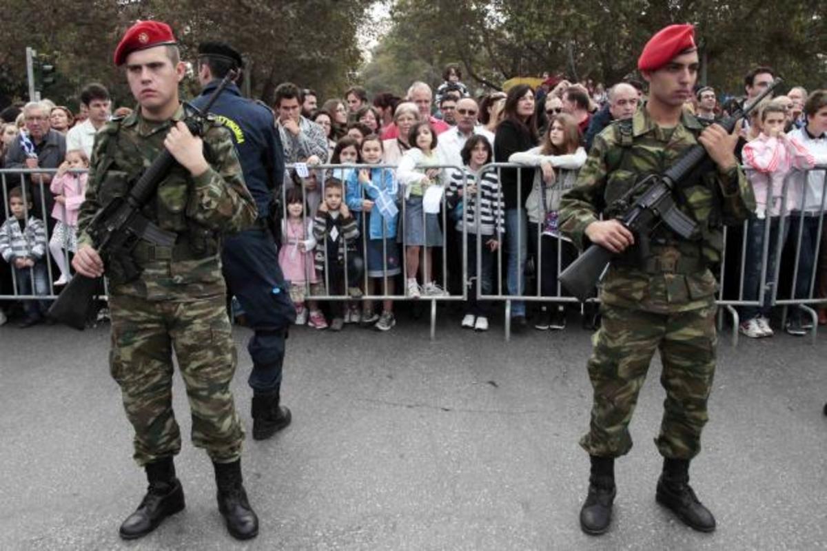 Η έλλειψη ψυχραιμίας και …η άνοδος της Χρυσής Αυγής, “έβγαλαν” το στρατό στο δρόμο