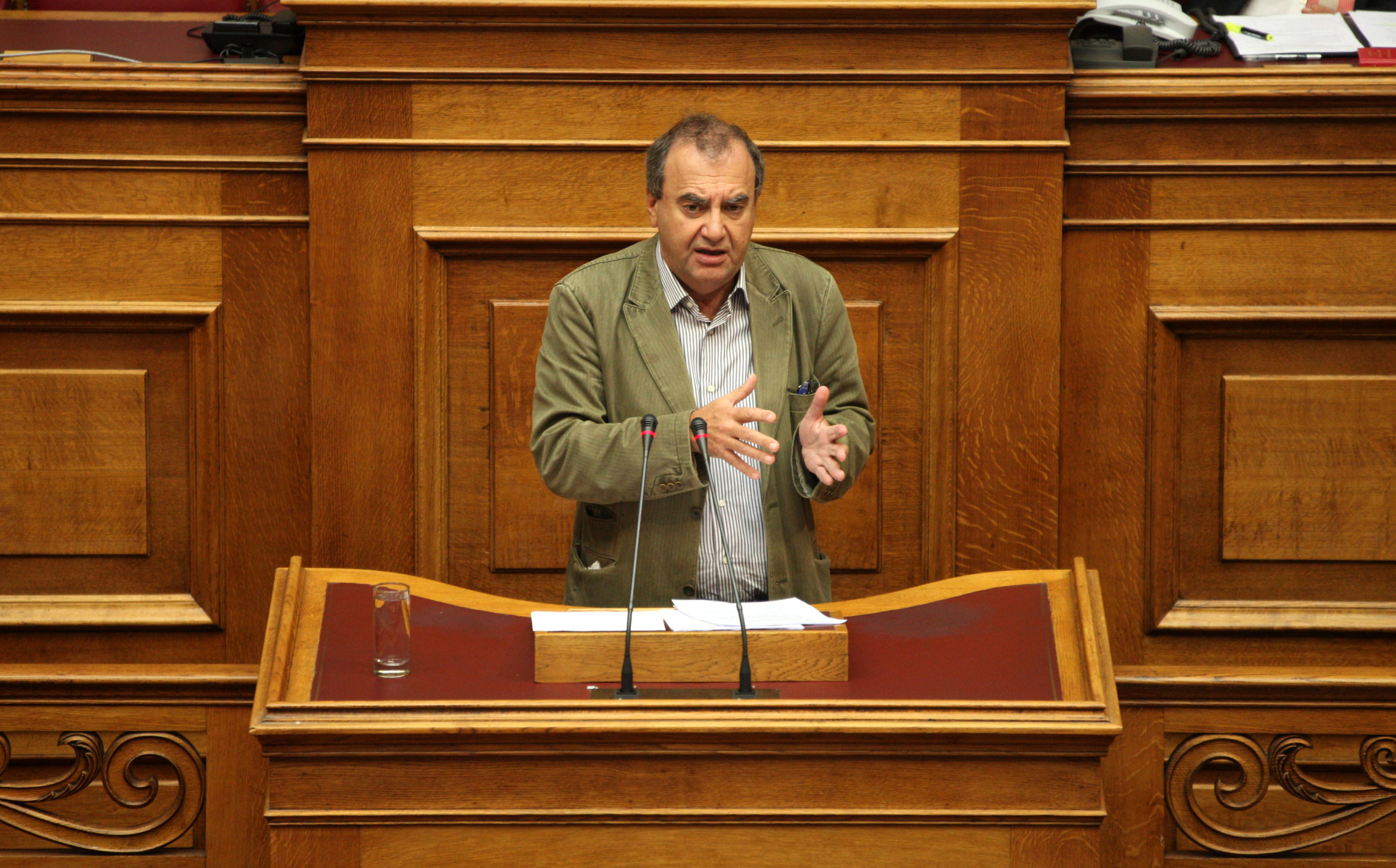 Στρατούλης: Δεν μας δεσμεύουν συμφωνίες που συνεχίζουν τις μνημονιακές πολιτικές