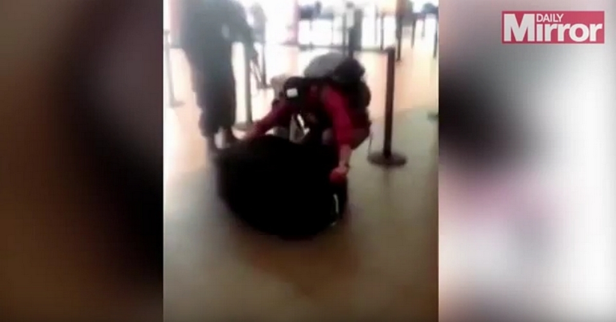 Κρύφτηκε σε βαλίτσα για να βγει από τη χώρα! (ΒΙΝΤΕΟ)