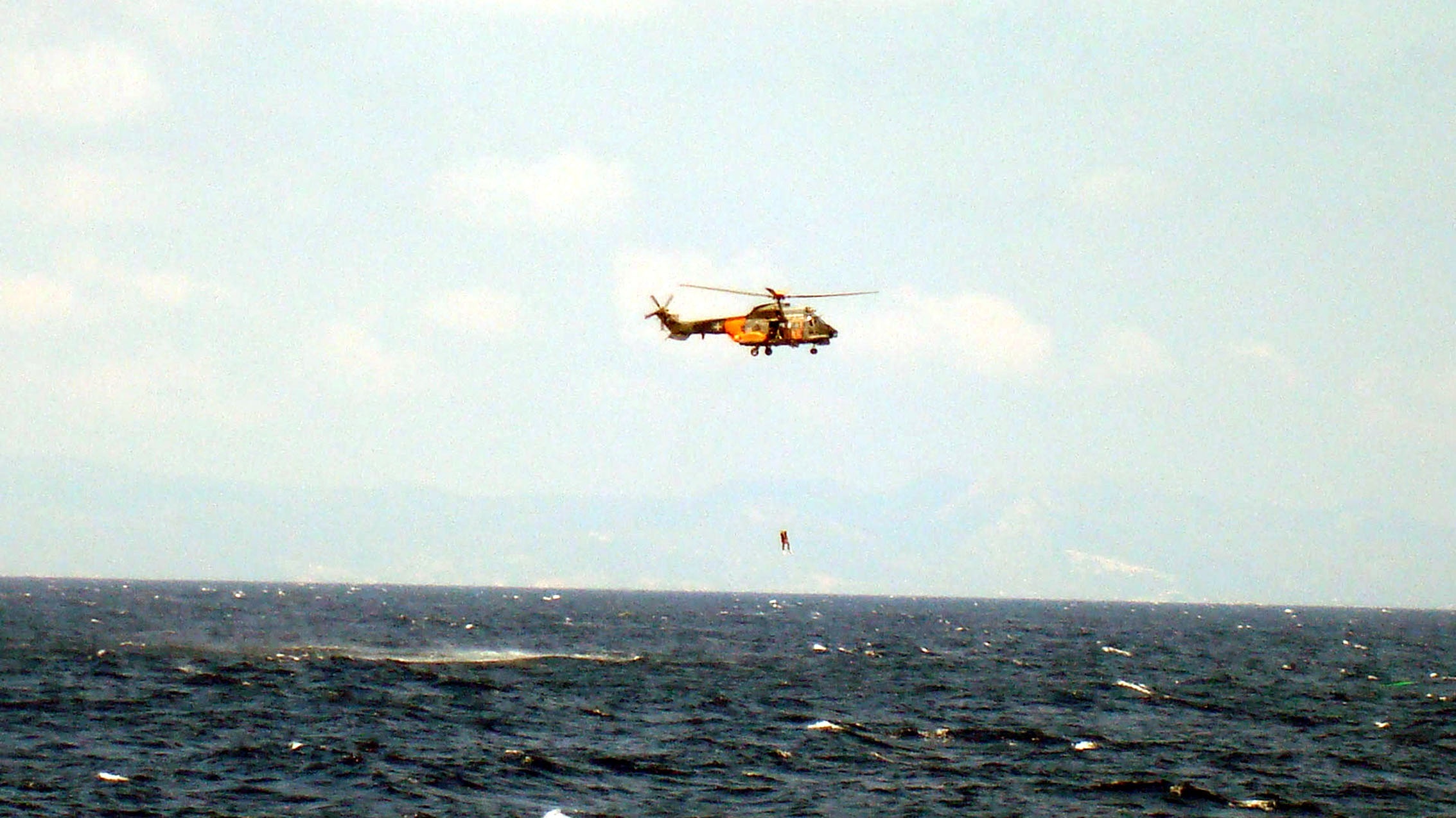 Στη Λέρο μεταφέρονται οι δυο ναυαγοί ψαράδες