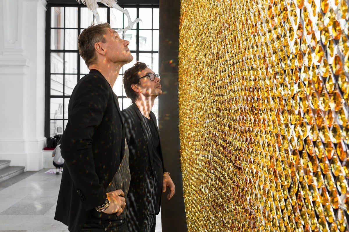 Ένας “ήλιος” από 8.000 κρύσταλλα Swarovski [pics]