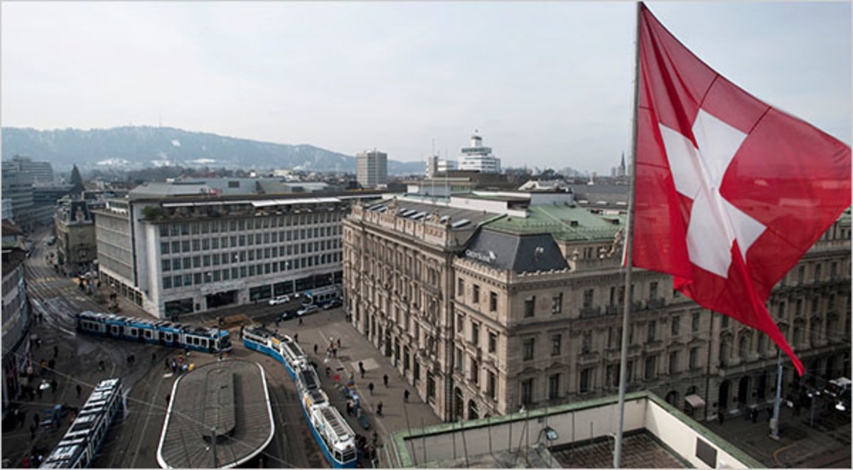 Οι Ελβετοί θέλουν να φορολογήσουν τους Έλληνες καταθέτες