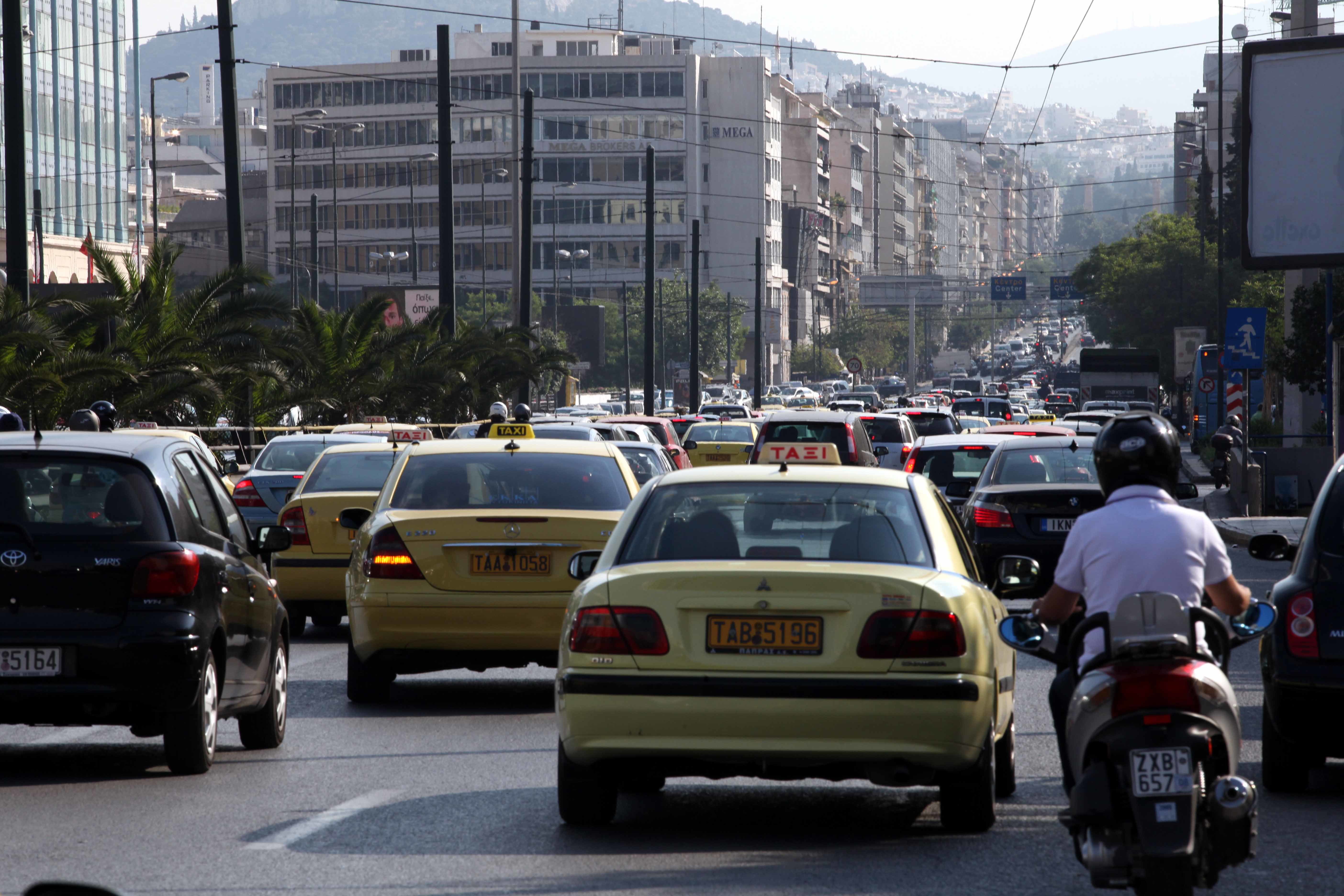 Αποξήλωση πινακίδων στην Λεωφόρο Συγγρού