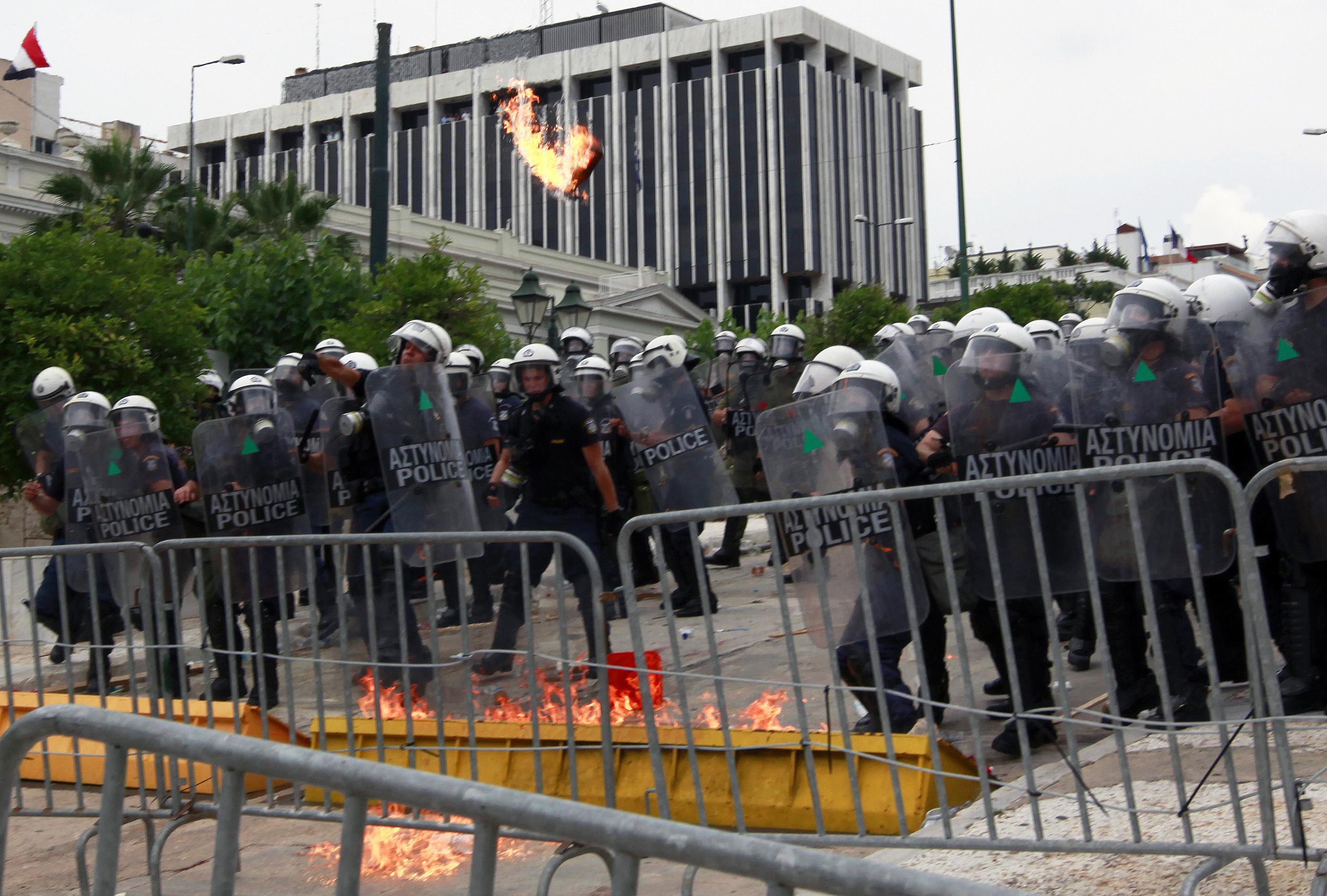 Το Σύνταγμα τρόμαξε τις Βρυξέλλες; Κανονικά η 5η δόση!