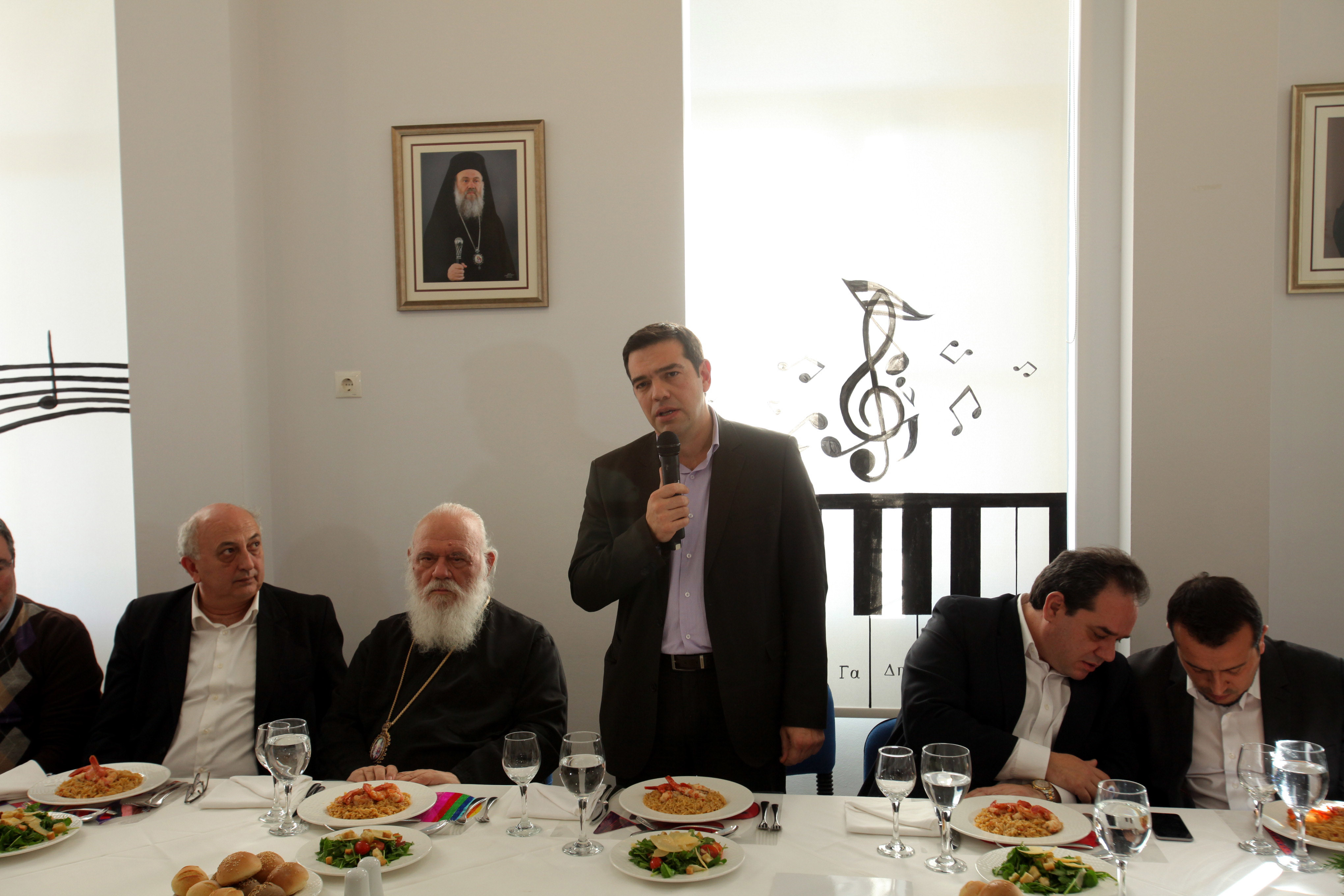 Πρόταση νόμου για την επαναφορά του δώρου Χριστουγέννων για συντάξεις έως 700 ευρώ