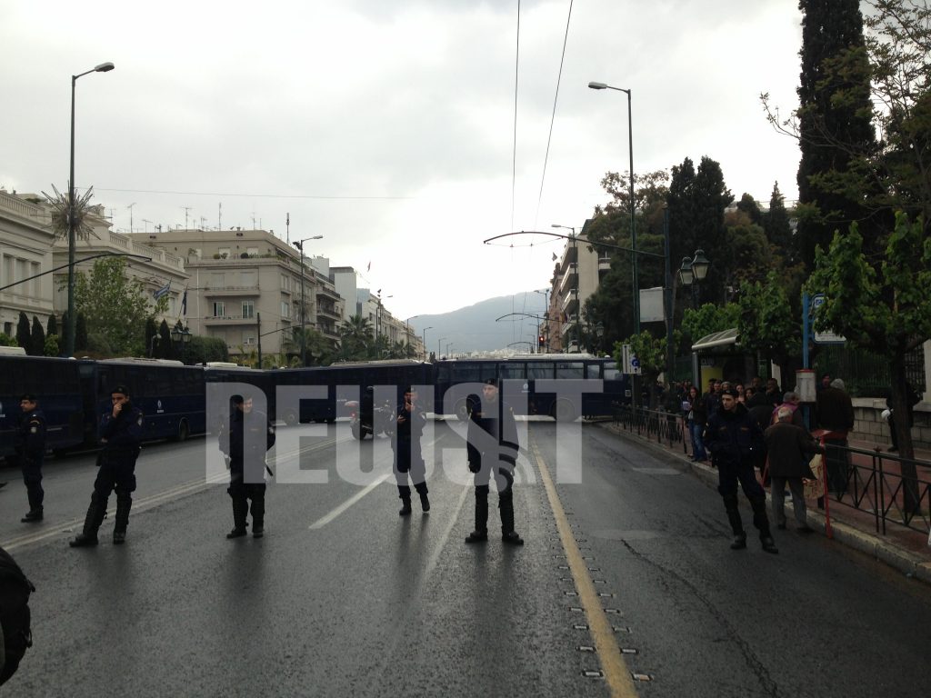 ΜΑΤ και κλούβες της ΕΛΑΣ μπλόκαραν τους συνταξιούχους πριν φτάσουν στο Μαξίμου