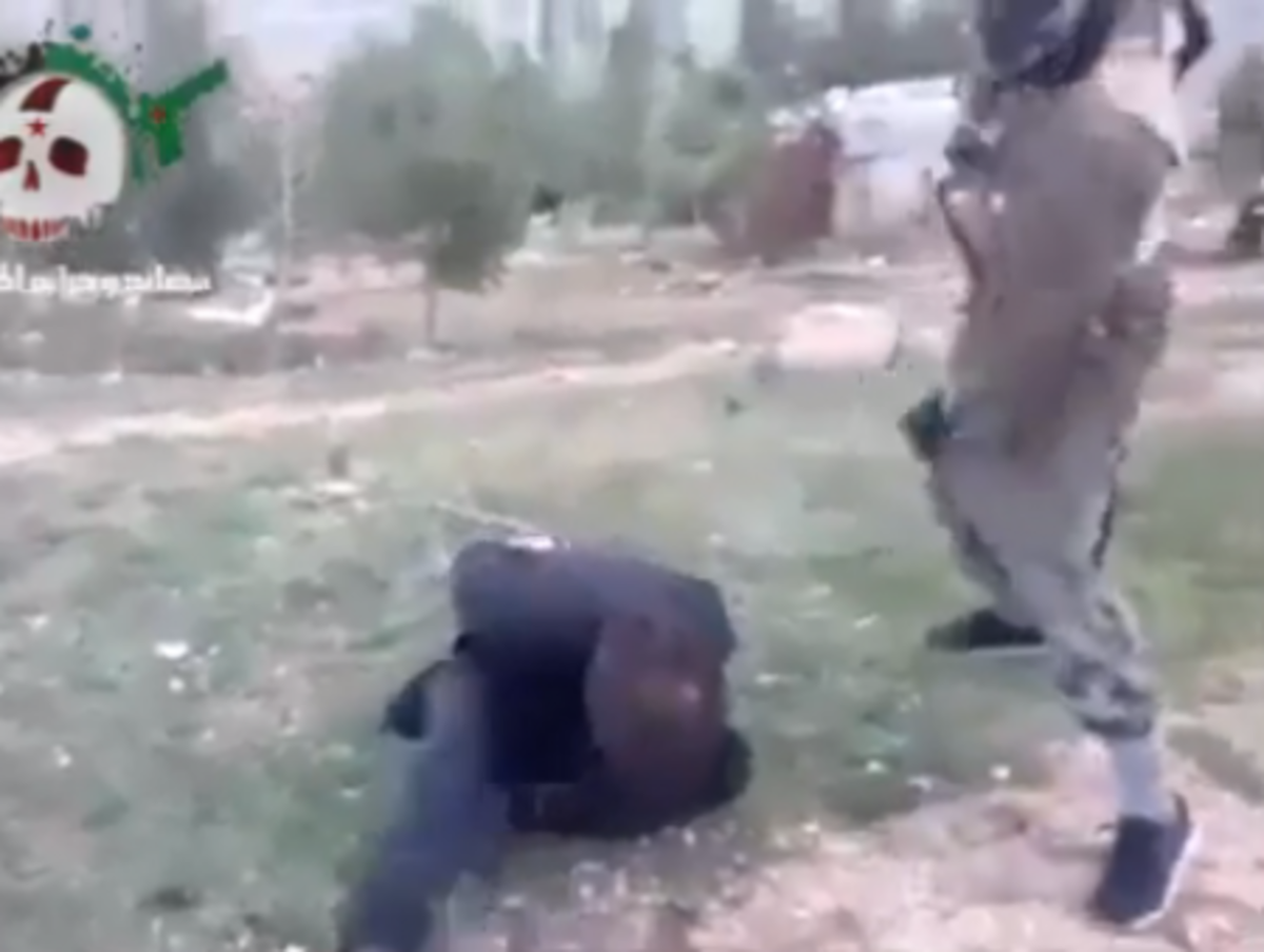 ΒΙΝΤΕΟ – ΣΥΡΙΑ: Αποκεφαλισμός Σύρου πολίτη