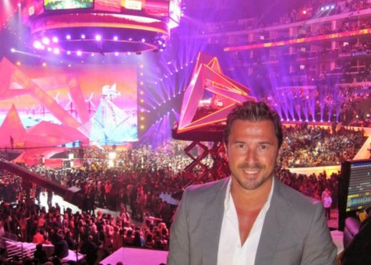 Από τα βραβεία του MTV στο Los Angeles, κατευθείαν στο ZAPPIT! Ο Γιώργος Σατσίδης  ζωντανά μας τα λέει ΟΛΑ σήμερα στις 14:00!