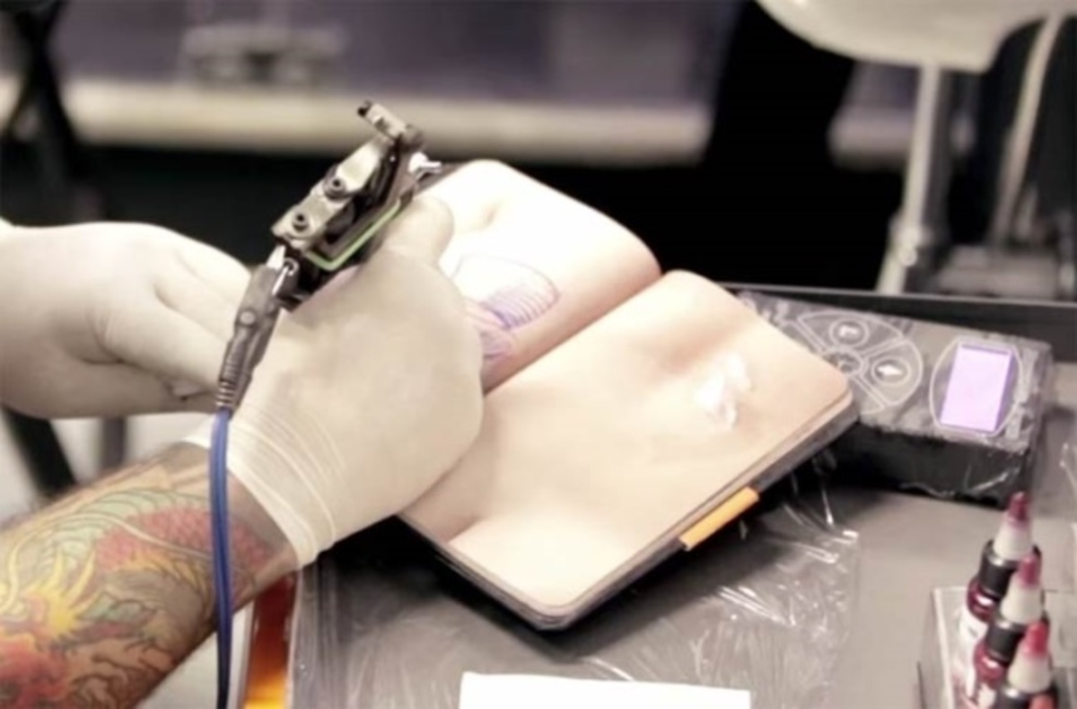 SkinBook: Η απίστευτη ιδέα για να εξασκούνται οι tattoo artists! (ΒΙΝΤΕΟ)