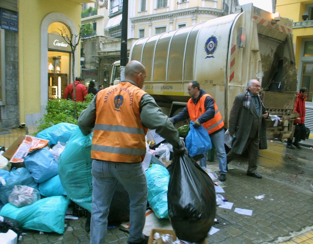 Φεύγουν 2.500 από το δήμο Αθηναίων! – Τραγωδία σε καθαριότητα και αλλοδαπών