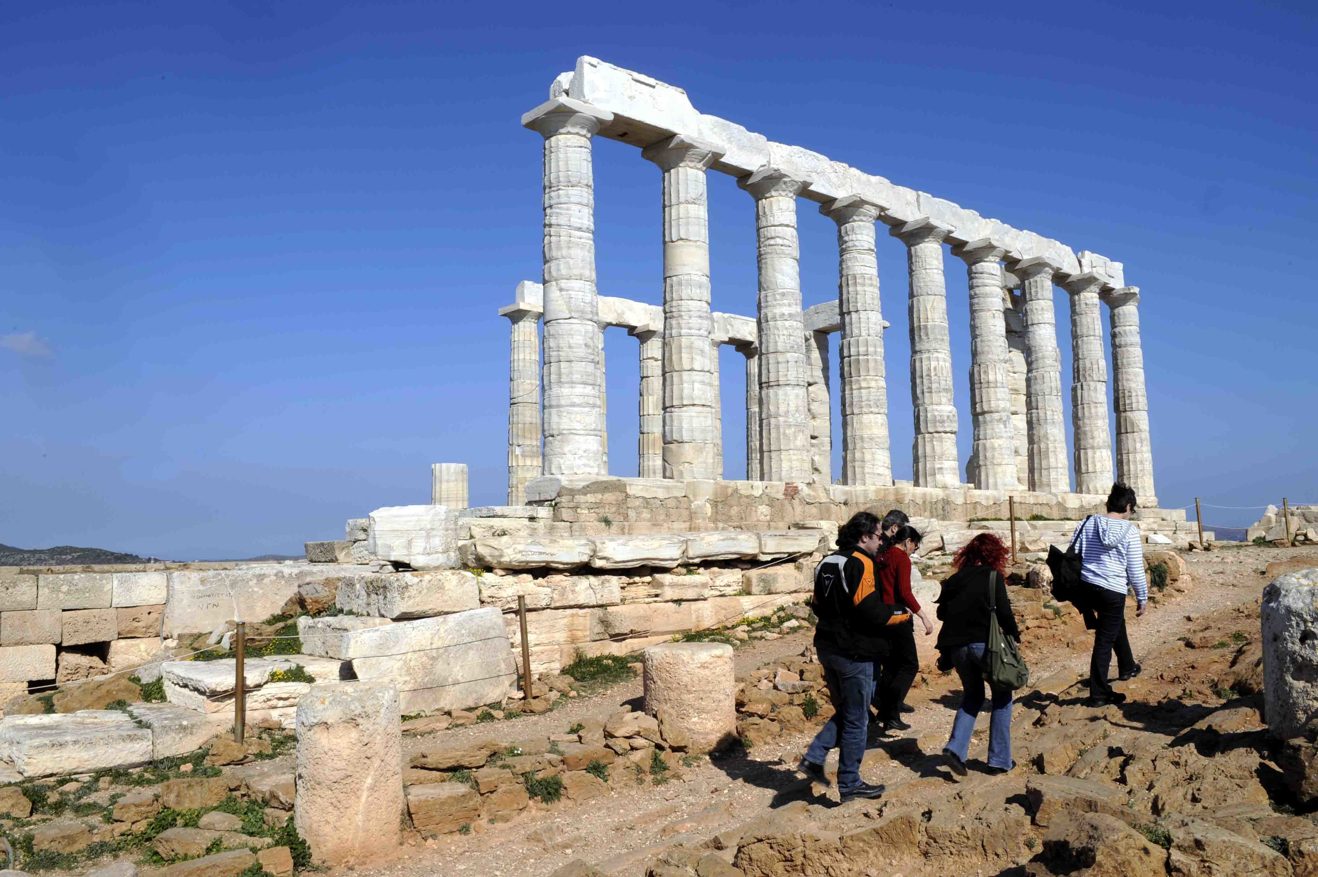 Φωτιά κοντά στο ναό του Ποσειδώνα στο Σούνιο