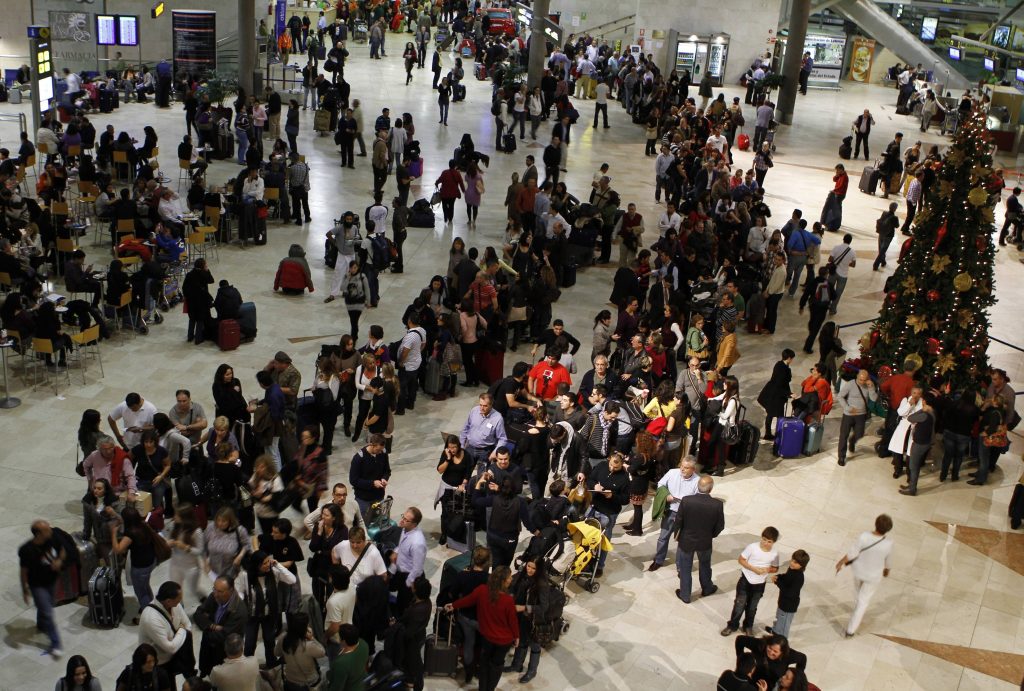 Σε κατάσταση έκτακτης ανάγκης η Ισπανία – Ο στρατός ανέλαβε τα αεροδρόμια