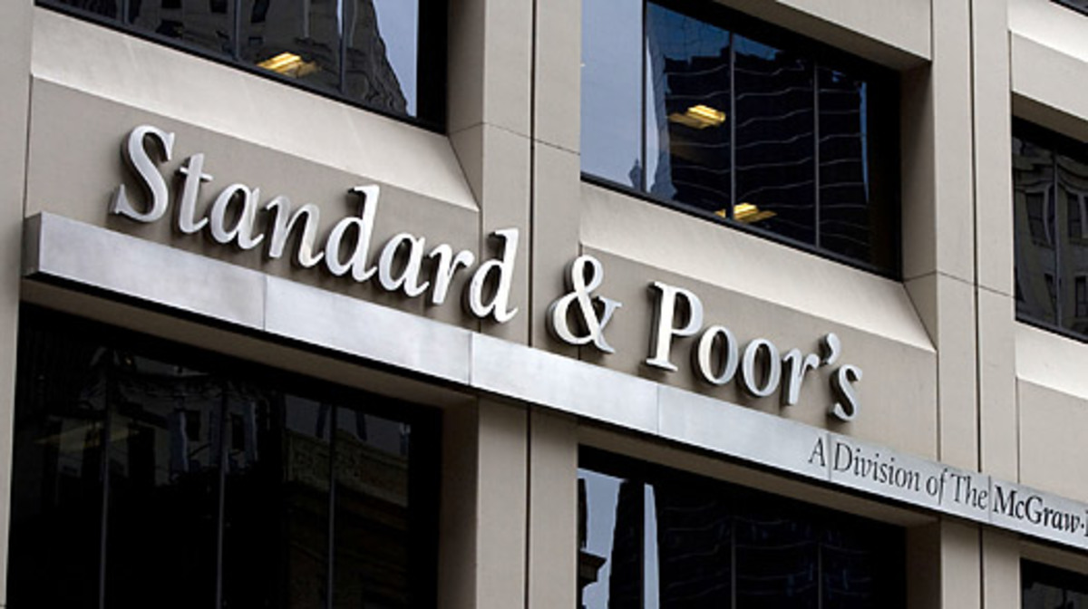 Standard&Poor’s: «Η Ελλάδα δε μπορεί να ξεχρεώσει – Θα ζητήσει νέα βοήθεια, 7 δισ. ευρώ» – Πιθανή νέα υποβάθμιση