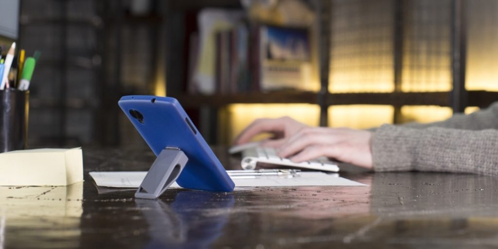Stikey: Το αξεσουάρ για smartphone που το έχεις πάντα στα κλειδιά σου!
