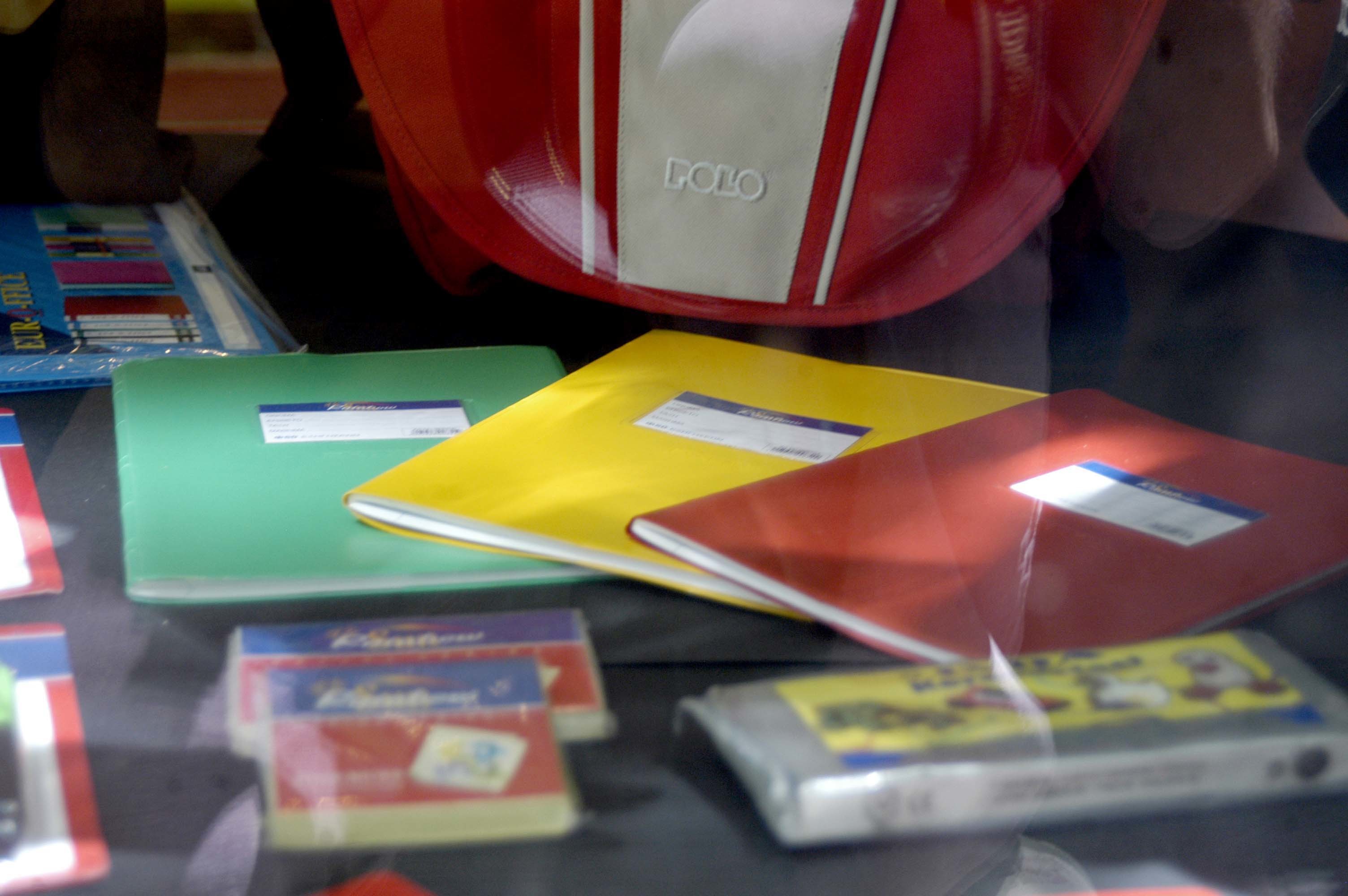 Κρατούν τις περσινές τσάντες οι γονείς – Σε προσφορές μόνο ελπίζουν οι έμποροι