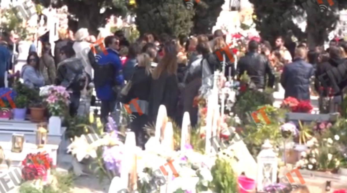 Μνημόσυνο Παντελίδη: Κόσμος τραγουδά