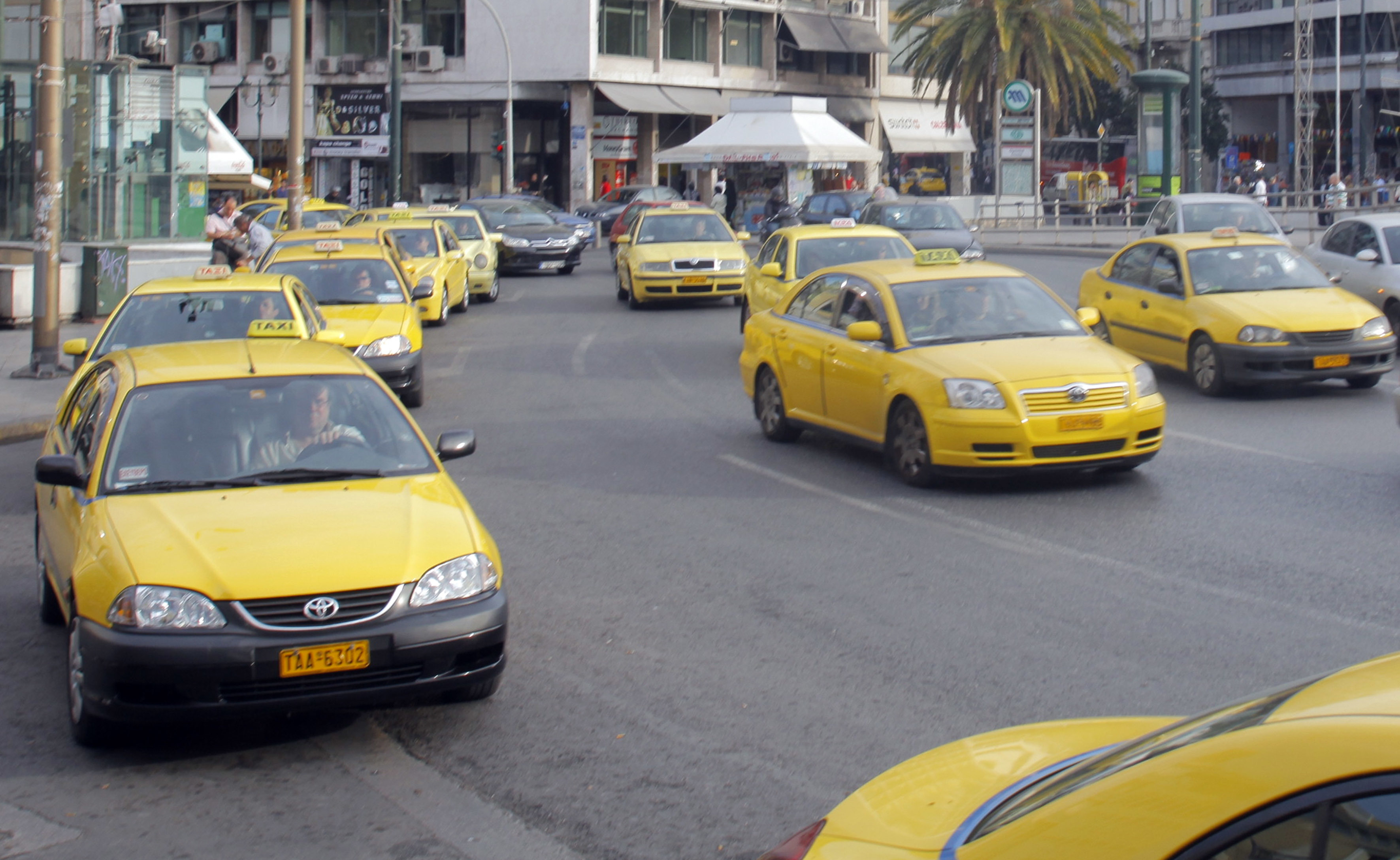 Απεργία διαρκείας ξεκινούν από Δευτέρα οι οδηγοί ταξί
