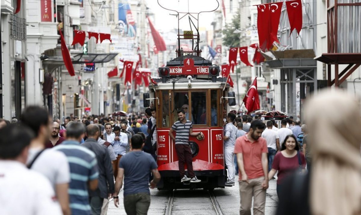 Τουρκία: Πορεία υπέρ της δημοκρατίας – Σοβαρές ποινές για τους πραξικοπηματίες