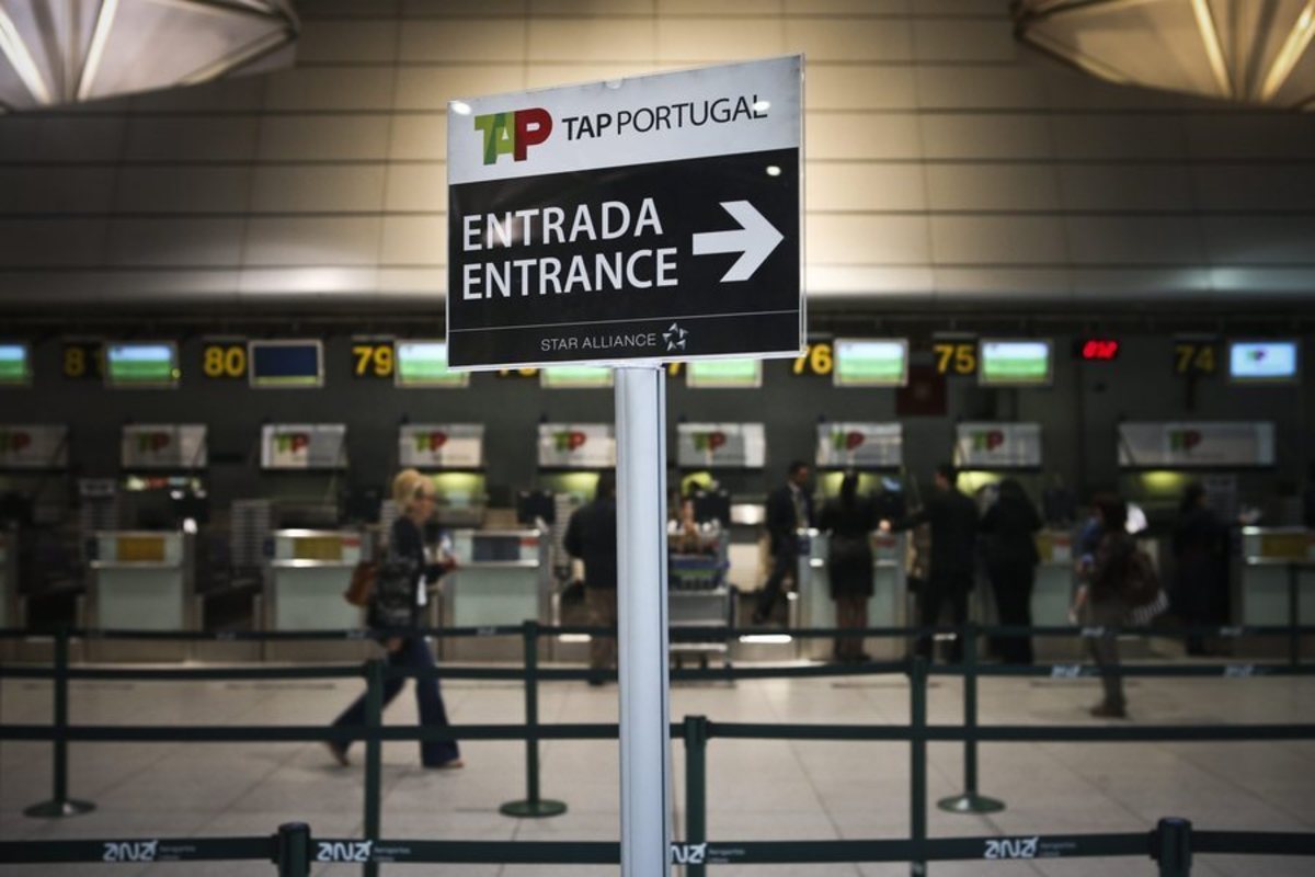 Εκκένωσαν αεροπλάνο μετά από απειλή βόμβας στην Πορτογαλία