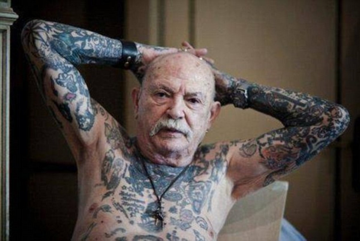 Как ты будешь выглядеть в старости. Старые люди с татуировками. Тату в старости. Дед с татуировками.