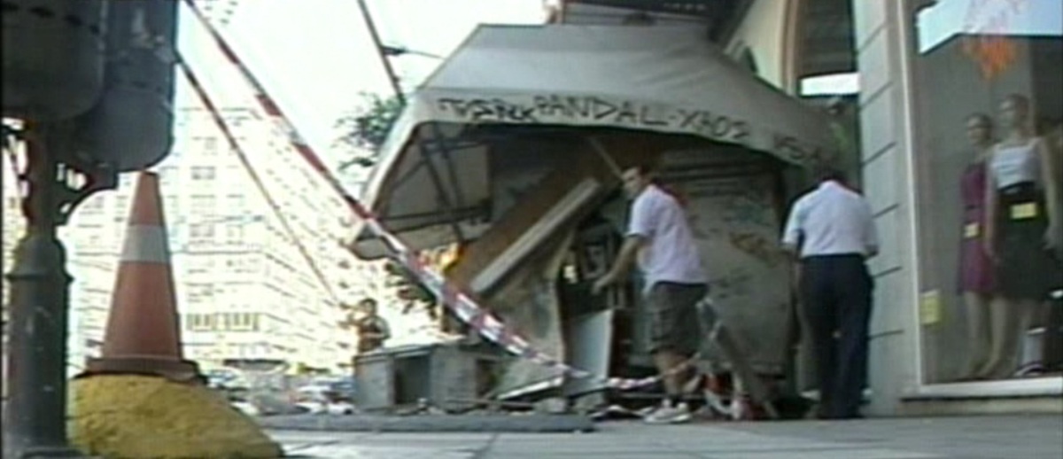 Θεσσαλονίκη: Ταξί ισοπέδωσε περίπτερο!