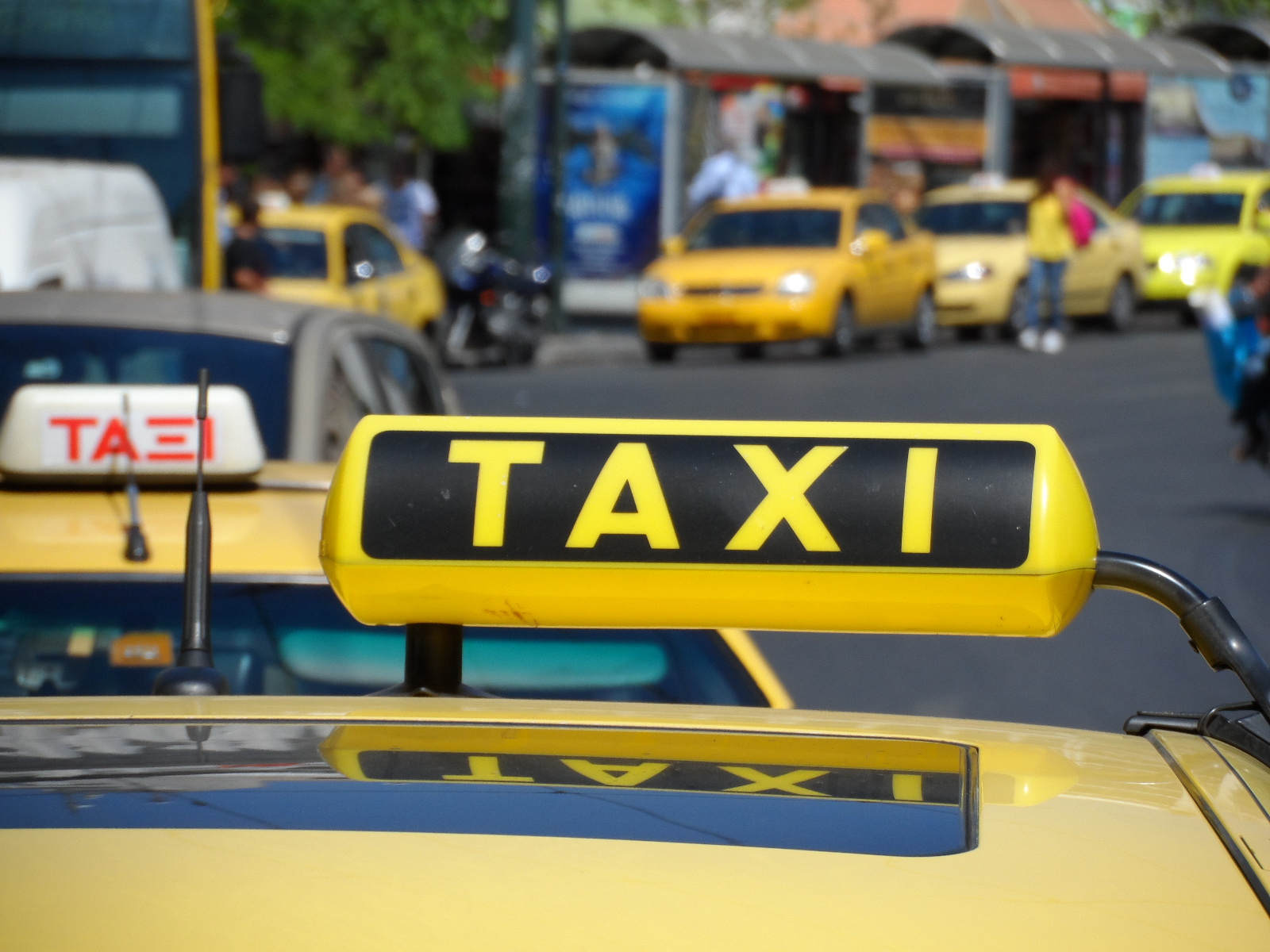 11 οδηγοί ταξί με χειροπέδες – Είχαν “πειραγμένα” ταξίμετρα – Σε ποιές περιοχές δρούσαν