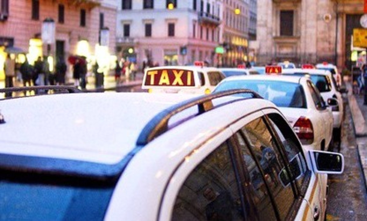 Απεργίες οδηγών φορτηγών και ταξί παρέλυσαν την Ιταλία