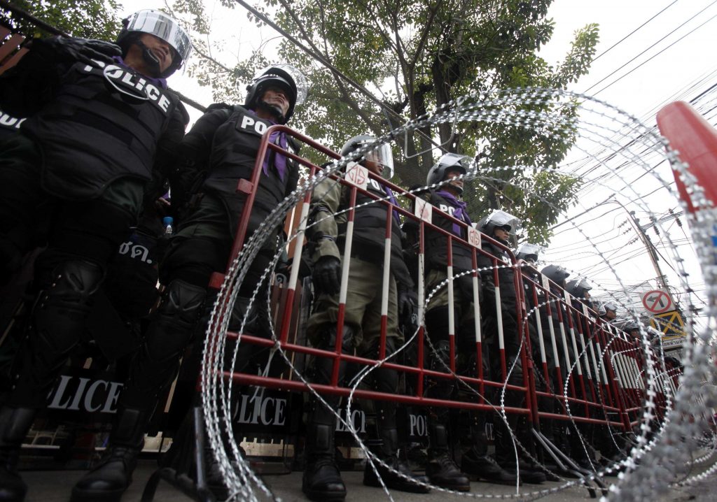 Ισχυρές αστυνομικές δυνάμεις έξω από το σπίτι του πρωθυπουργού. ΦΩΤΟ REUTERS
