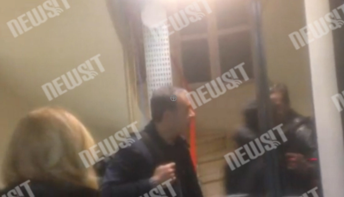 Σ.Θεοδωράκης σε γραφεία ΣΥΡΙΖΑ