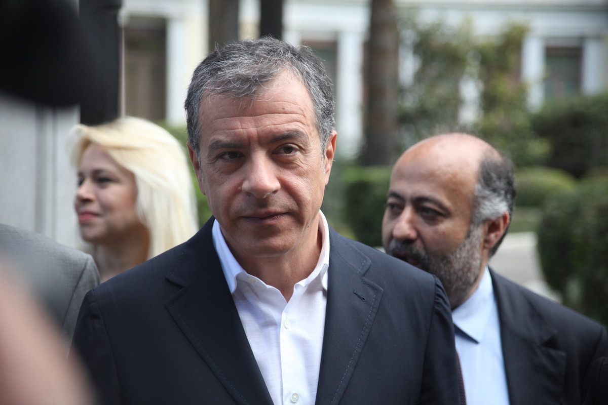 O Σ. Θεοδωράκης για τον πάγο στον Βαρουφάκη: Καλές οι αλλαγές