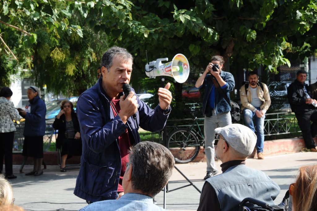 Σταύρος Θεοδωράκης: Ο Σαμαράς και ο Τσίπρας νοιάζονται για την επιβίωση των κομμάτων τους