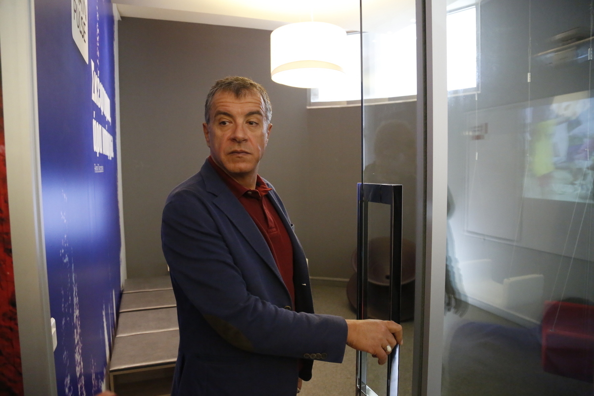 Θεοδωράκης για απομάκρυνση Φίλη: “Τα χει διδάξει ο πατερούλης Στάλιν”
