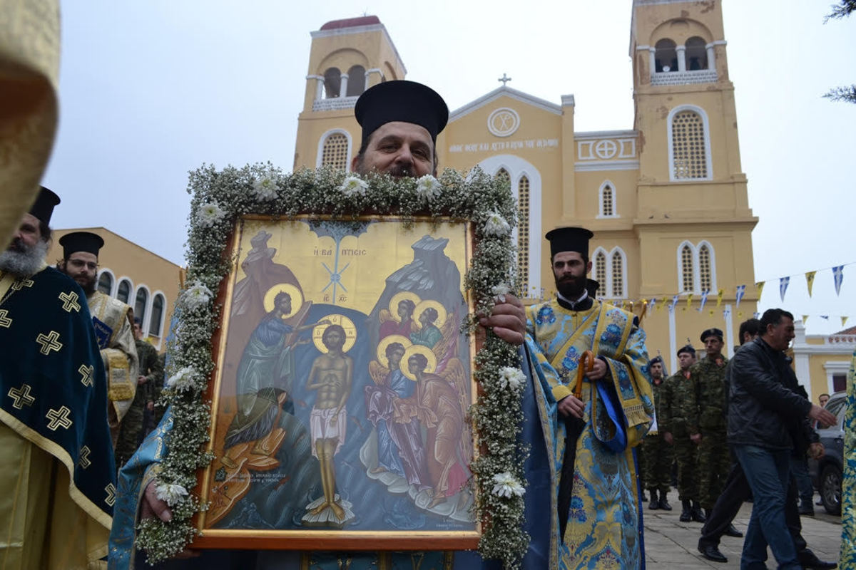 Θεοφάνεια: Το άγιασμα των κουδουνιών στα Χανιά