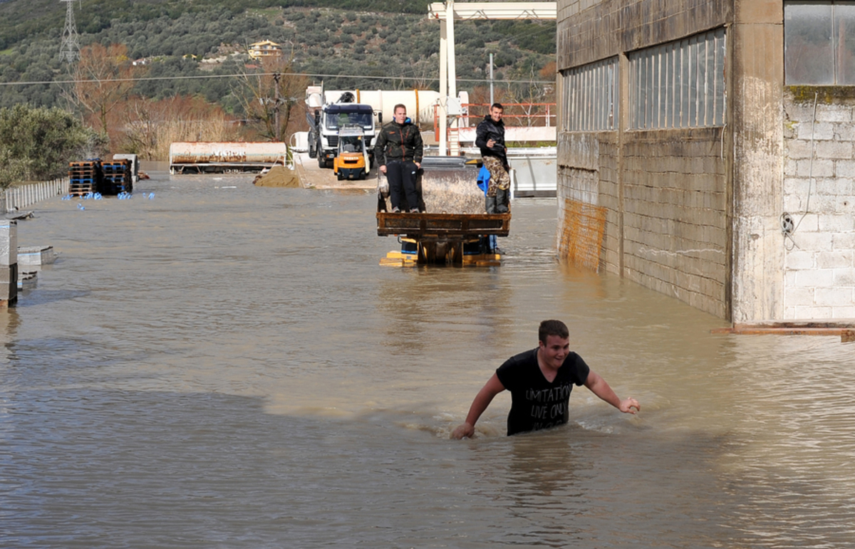 Φωτογραφίες σοκ από τη Θεσπρωτία -Υπερχείλισε ποταμός