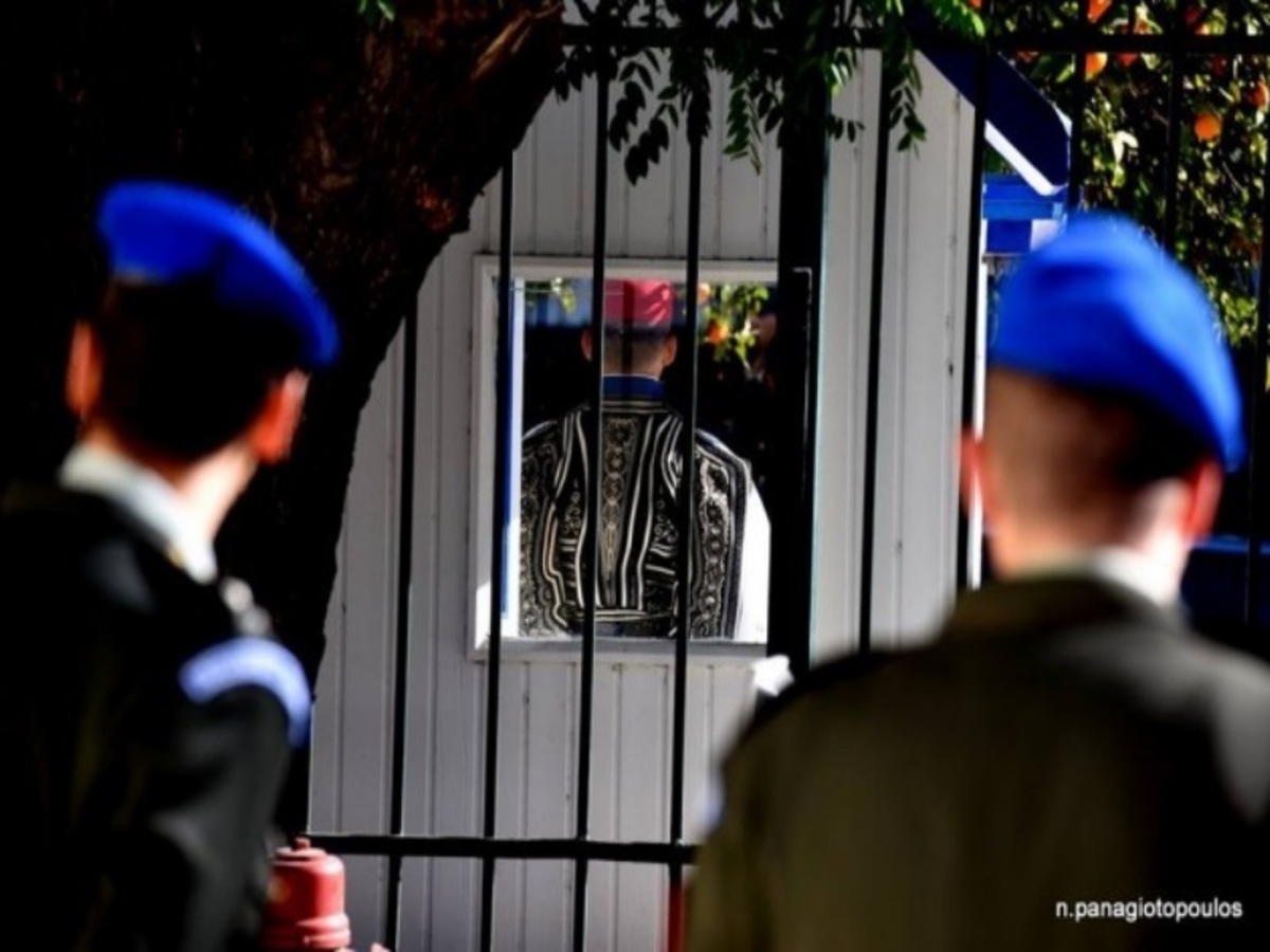 “Κάτω τα χέρια από τη θητεία”!