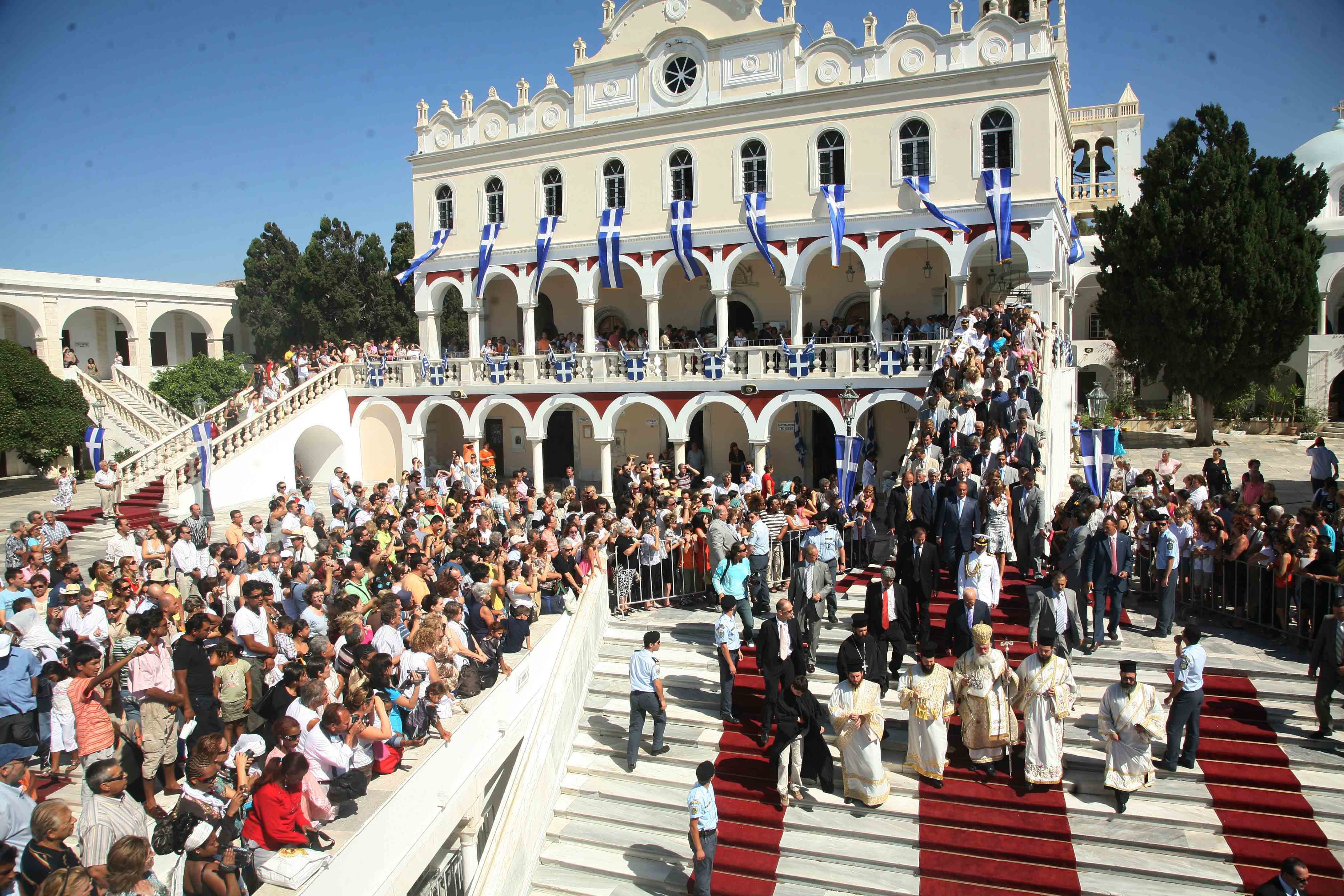 ΦΩΤΟ ΑΡΧΕΙΟΥ ΑΠΟ ΤΟ ΠΡΟΣΚΥΝΗΜΑ ΣΤΗΝ ΠΑΝΑΓΙΑ ΤΗΣ ΤΗΝΟΥ - ΠΗΓΗ EUROKINISSI