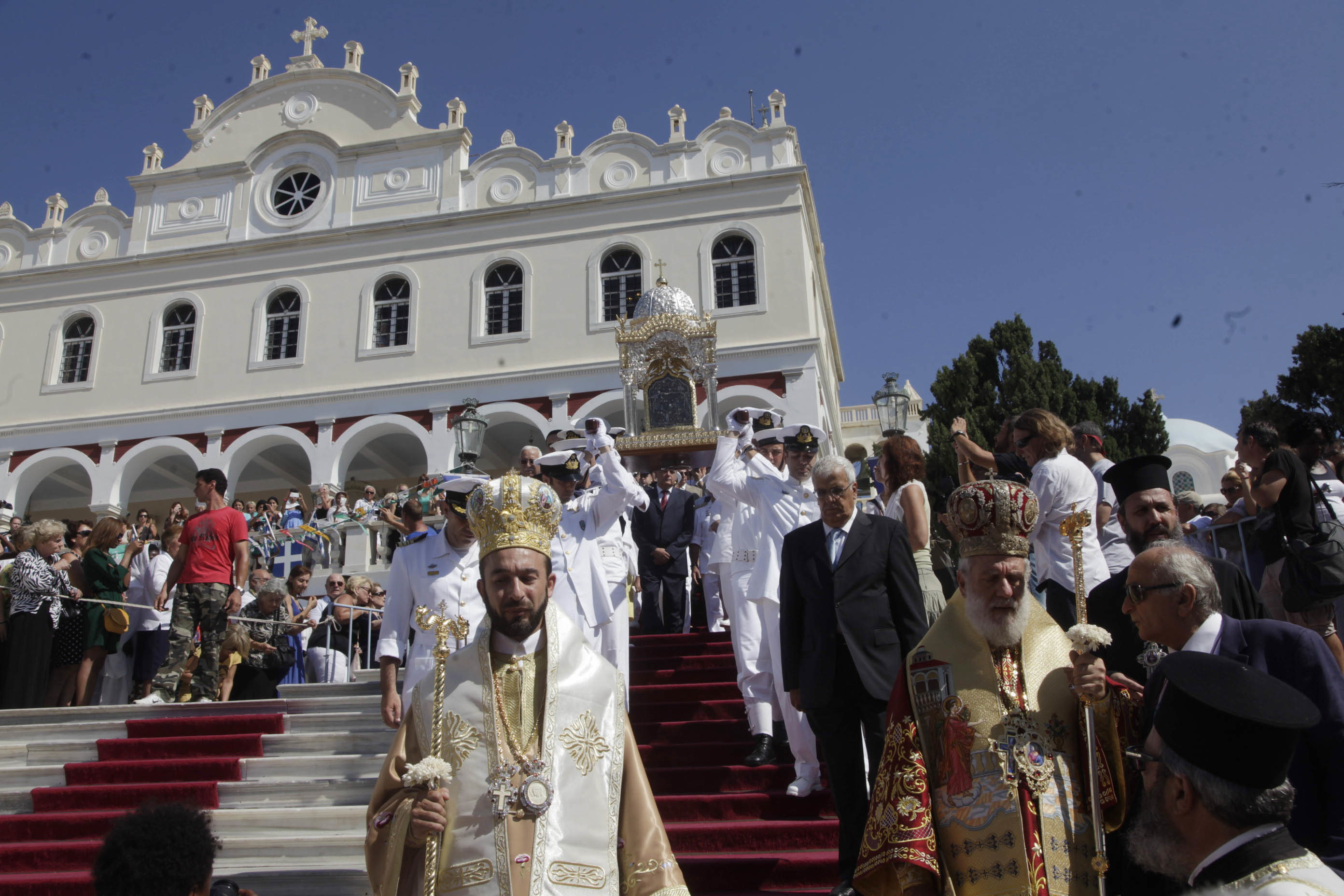 Με λαμπρότητα εορτάστηκε το «Πάσχα του καλοκαιριού» στον Ι.Ν. Ευαγγελιστρίας της Τήνου