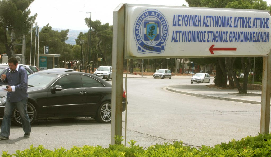 Αστυνόμευση μόνο με… δωρεές και φιλότιμο! Απίστευτες ιστορίες τρέλας